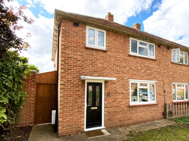 11 St Johns Road, LET BY