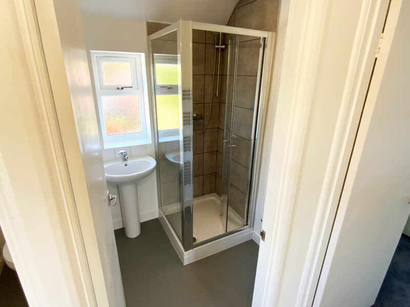 8 St Johns Road, LET BY