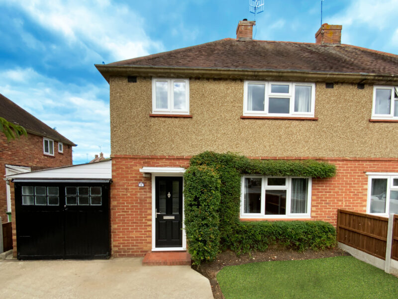 8 St Johns Road, LET BY