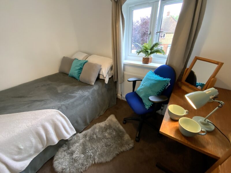 11 St Johns Road, LET BY