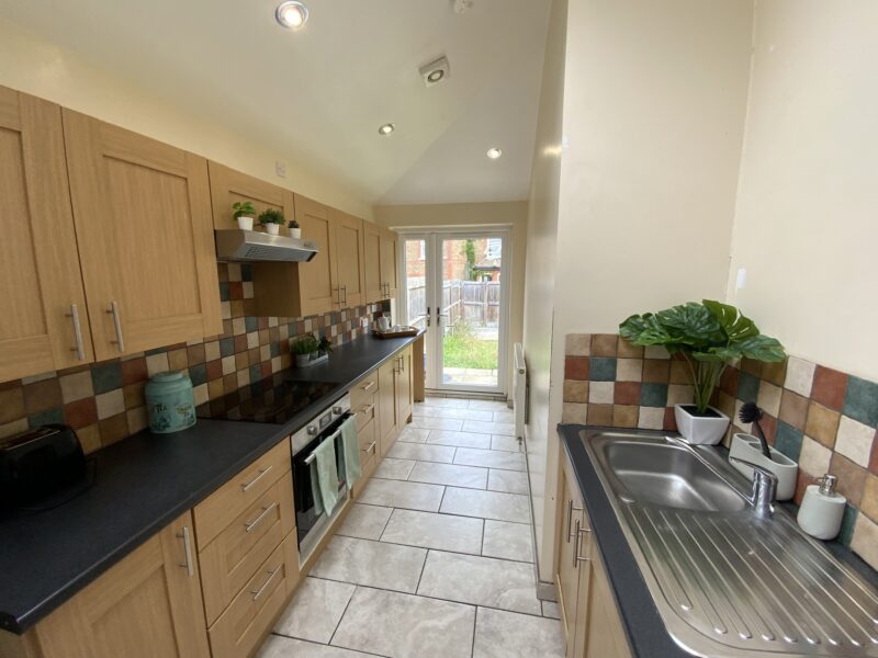Room available Now (41M)