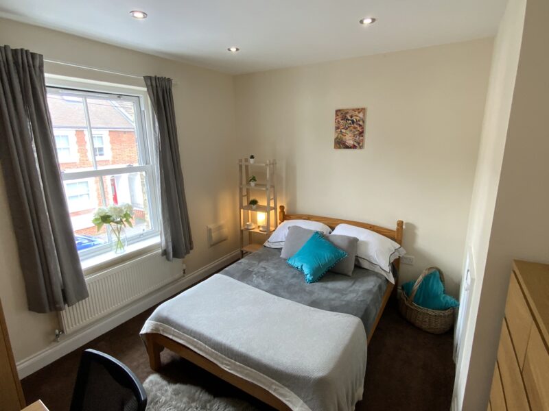 Room available Now (41M)