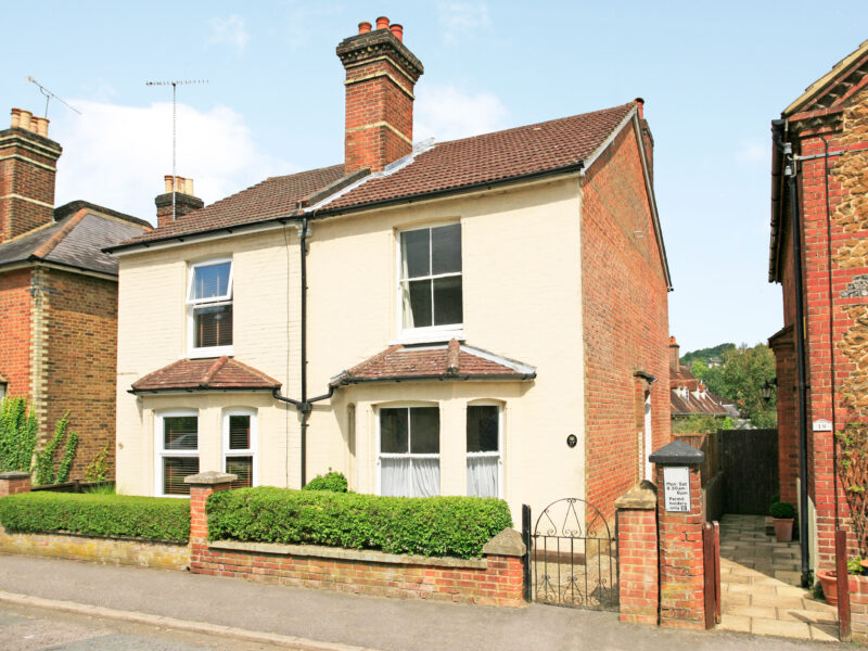 Room available Now (17M)