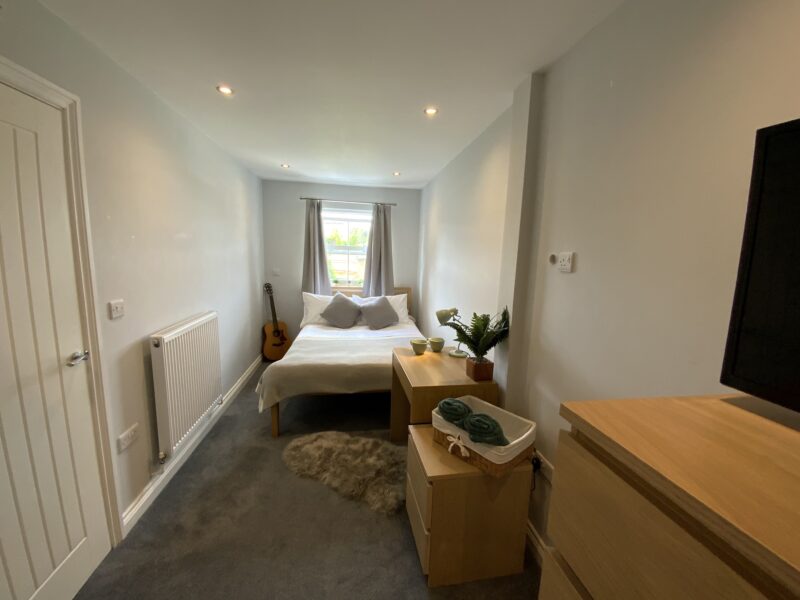 En Suite Room Available 1st July (66L)